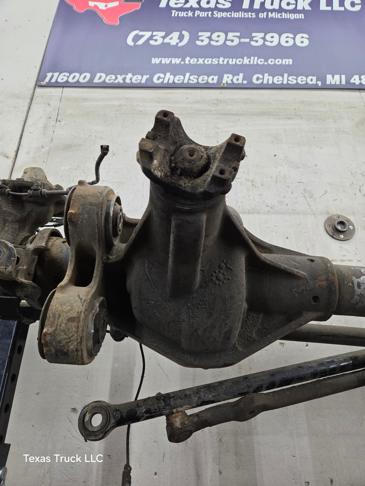 2011-2012 Ford Super Duty F350 Dually Front Axle 3.73 Gear Ratio 8 Lug