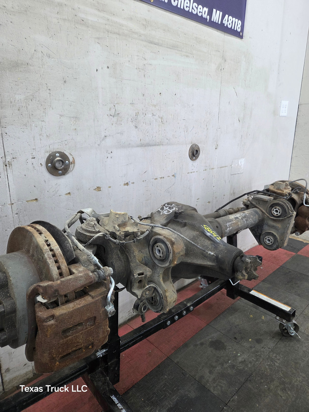 2011-2012 Ford Super Duty F350 Dually Front Axle 3.73 Gear Ratio 8 Lug