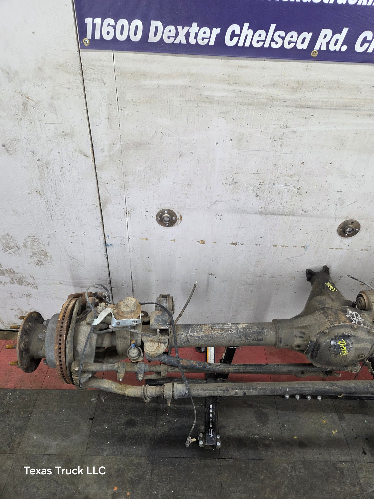 2011-2012 Ford Super Duty F350 Dually Front Axle 3.73 Gear Ratio 8 Lug