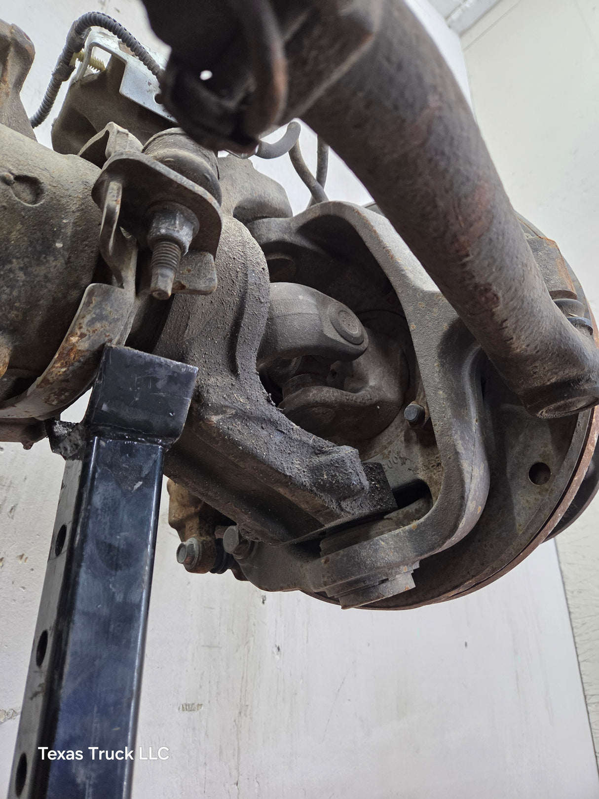 2011-2012 Ford Super Duty F350 Dually Front Axle 3.73 Gear Ratio 8 Lug