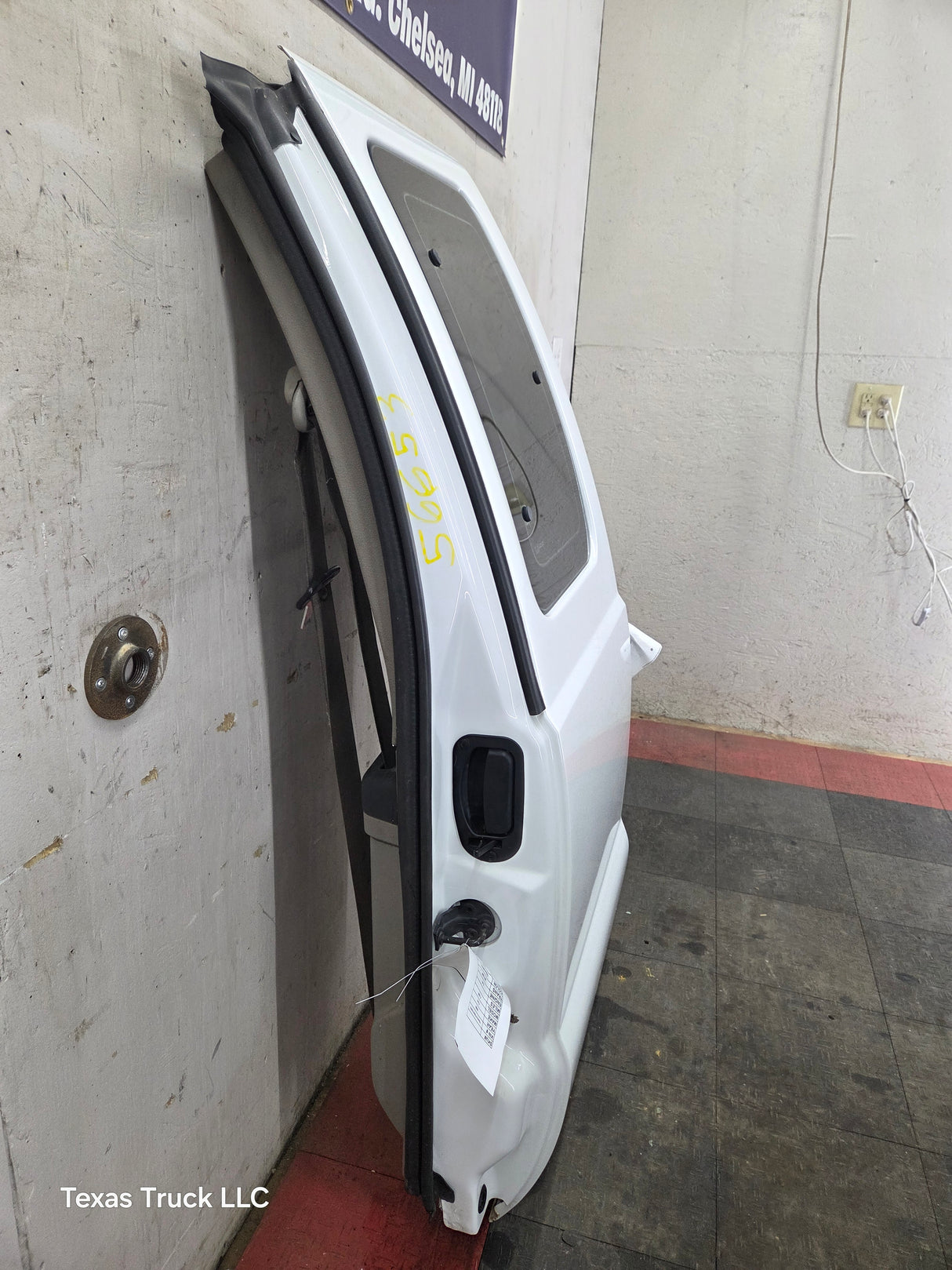 2008-2016 Ford Super Duty F250 F350 F450 F550 LH Extended Cab Driver Side Rear Door - Oxford White