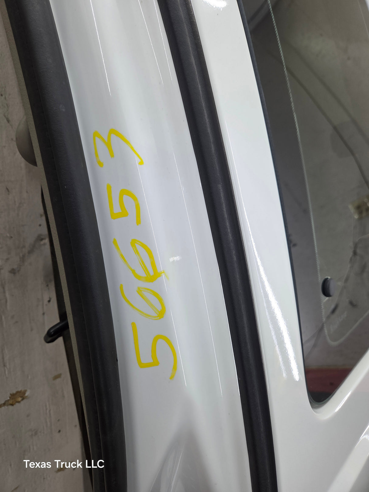 2008-2016 Ford Super Duty F250 F350 F450 F550 LH Extended Cab Driver Side Rear Door - Oxford White