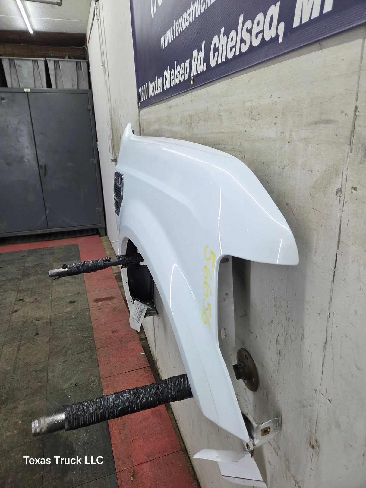 2008-2010 Ford Super Duty F250 F350 RH Passenger Side Fender - Oxford White