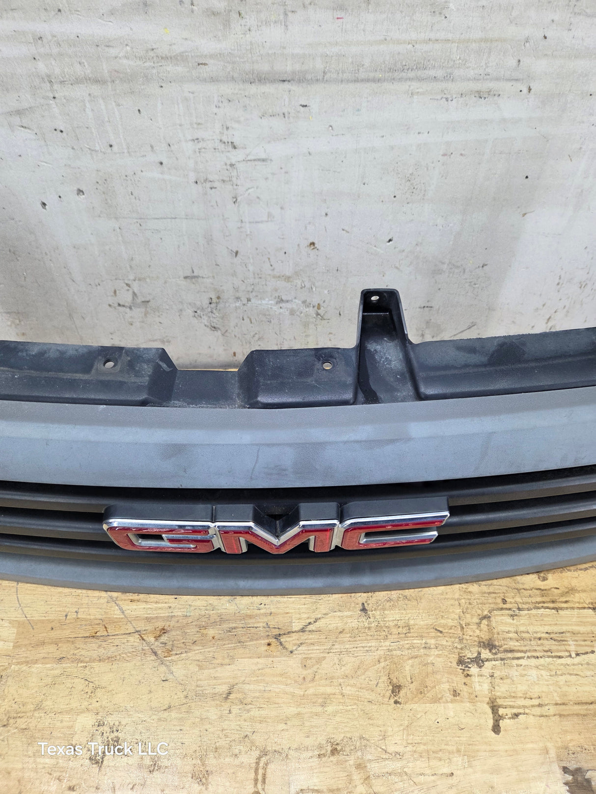 2003-2006 GMC Sierra 1500 2500 NON HD Grill OEM