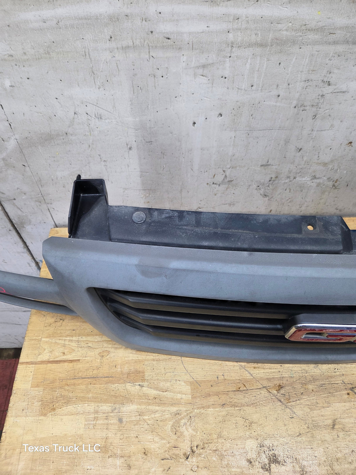 2003-2006 GMC Sierra 1500 2500 NON HD Grill OEM