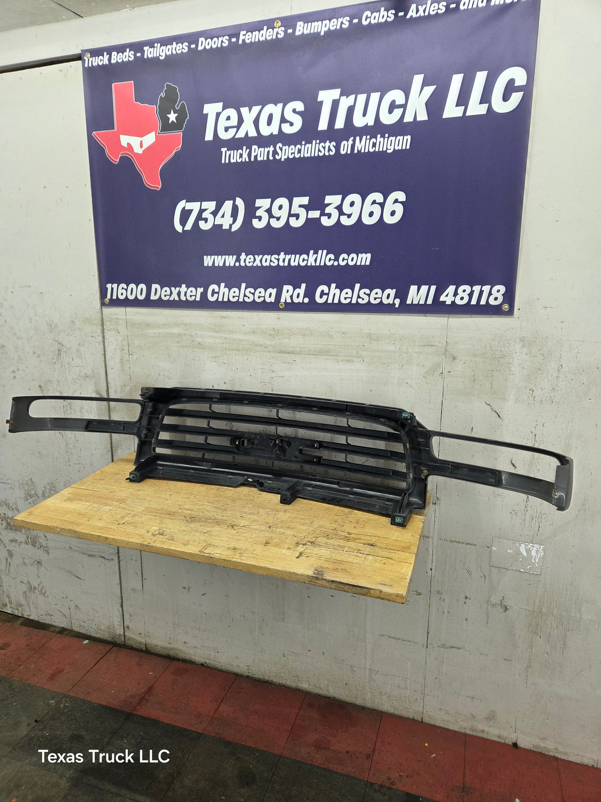 2003-2006 GMC Sierra 1500 2500 NON HD Grill OEM