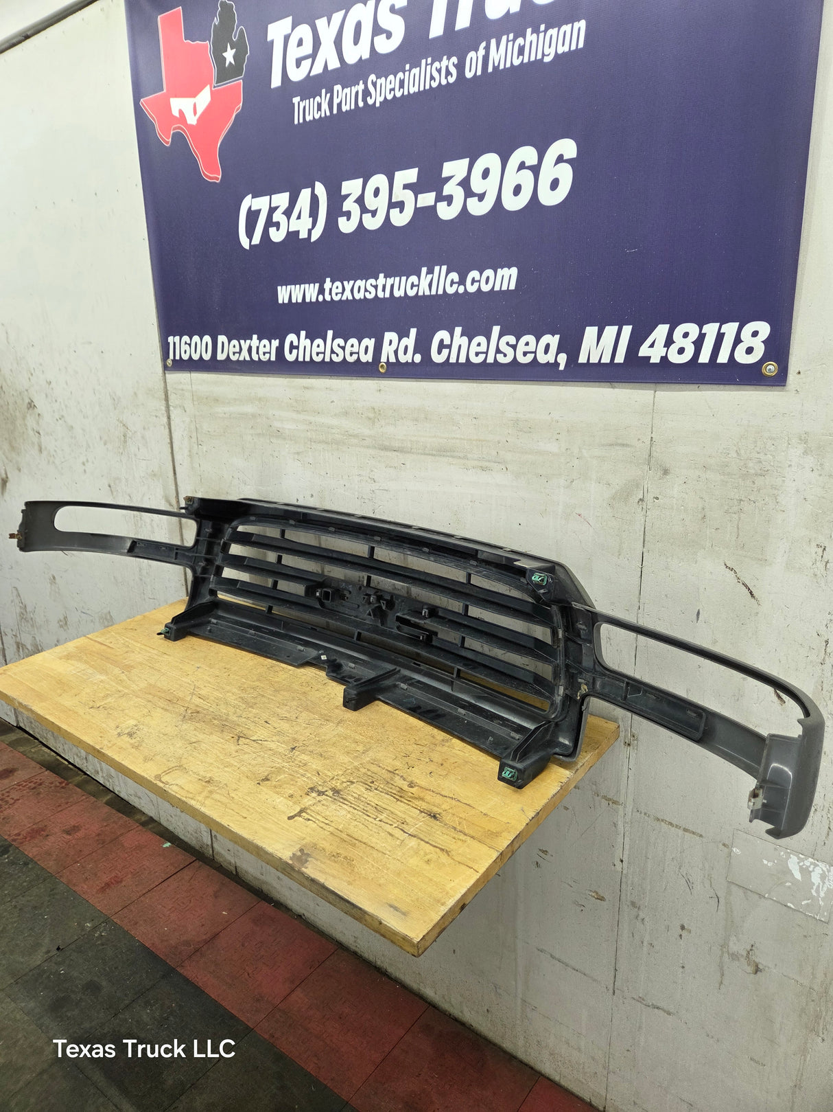 2003-2006 GMC Sierra 1500 2500 NON HD Grill OEM