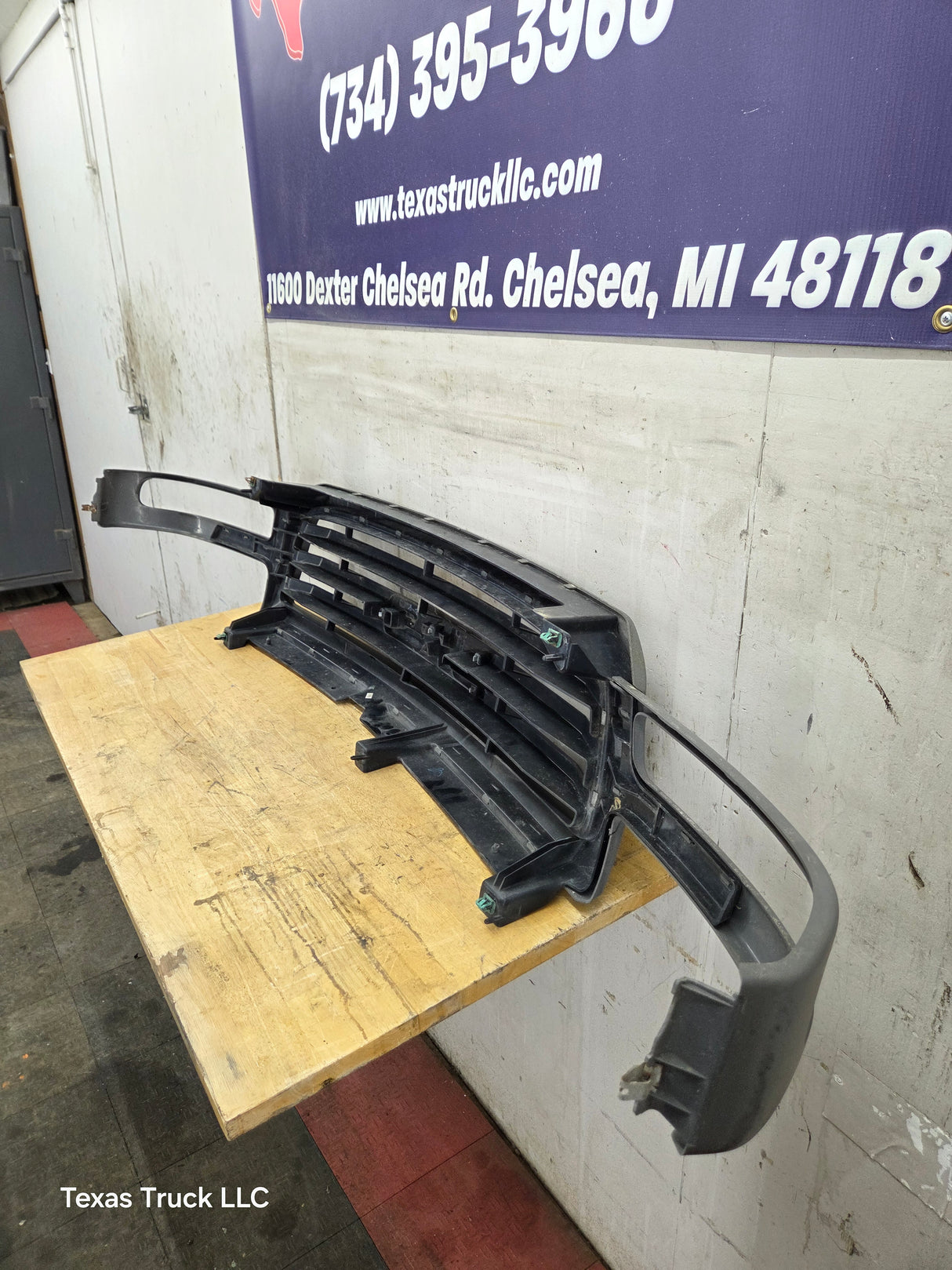 2003-2006 GMC Sierra 1500 2500 NON HD Grill OEM