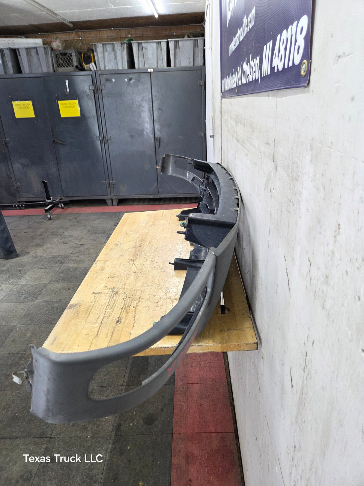 2003-2006 GMC Sierra 1500 2500 NON HD Grill OEM