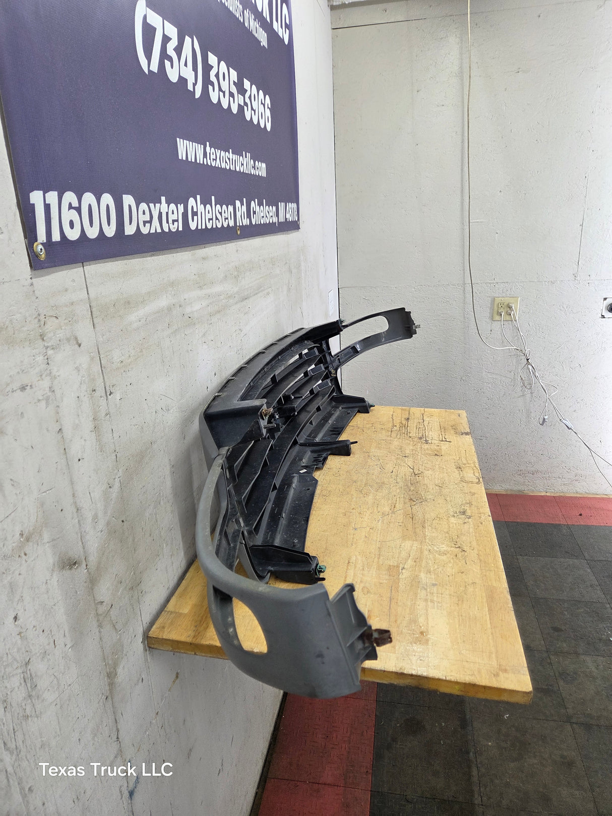 2003-2006 GMC Sierra 1500 2500 NON HD Grill OEM