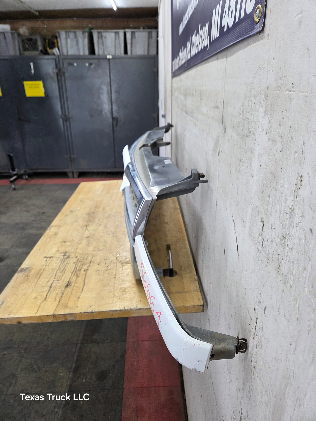 2003-2006 Chevrolet Silverado 2500 HD 3500HD 'Cateye' HD Grill OEM - Chrome