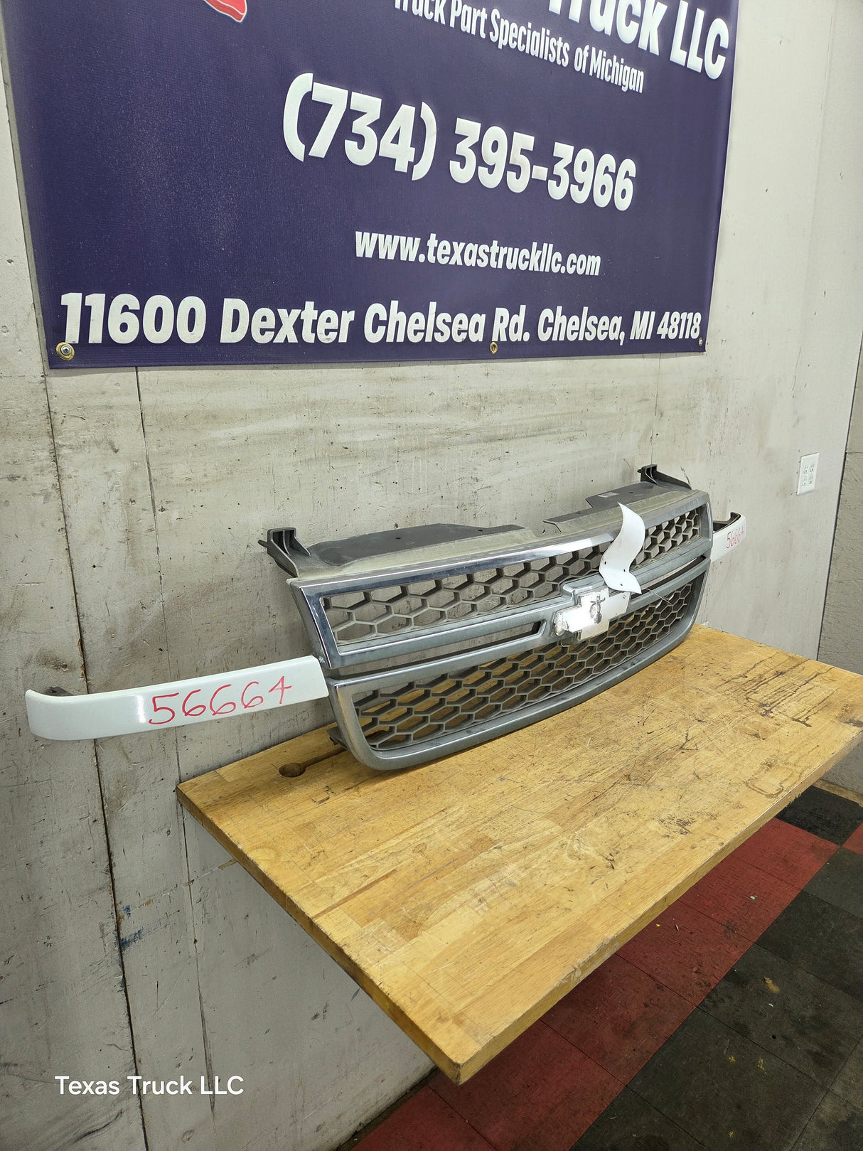 2003-2006 Chevrolet Silverado 2500 HD 3500HD 'Cateye' HD Grill OEM - Chrome