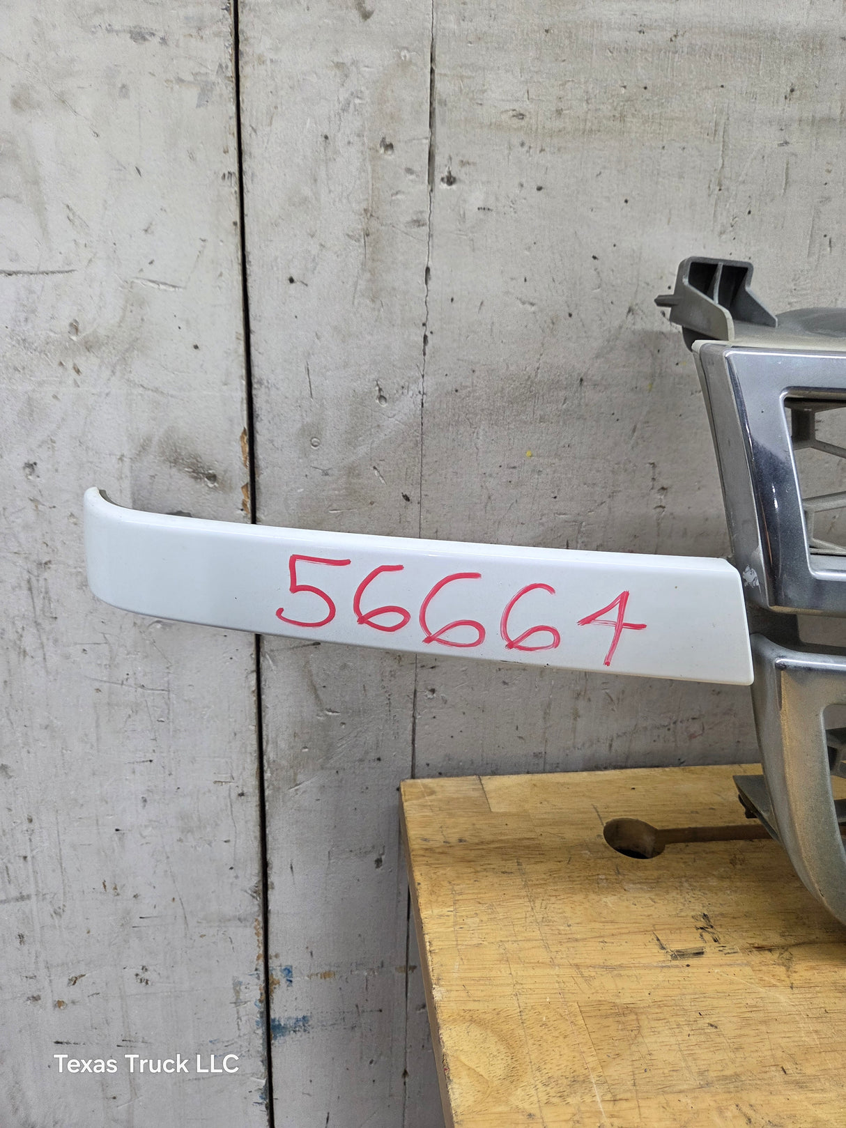 2003-2006 Chevrolet Silverado 2500 HD 3500HD 'Cateye' HD Grill OEM - Chrome