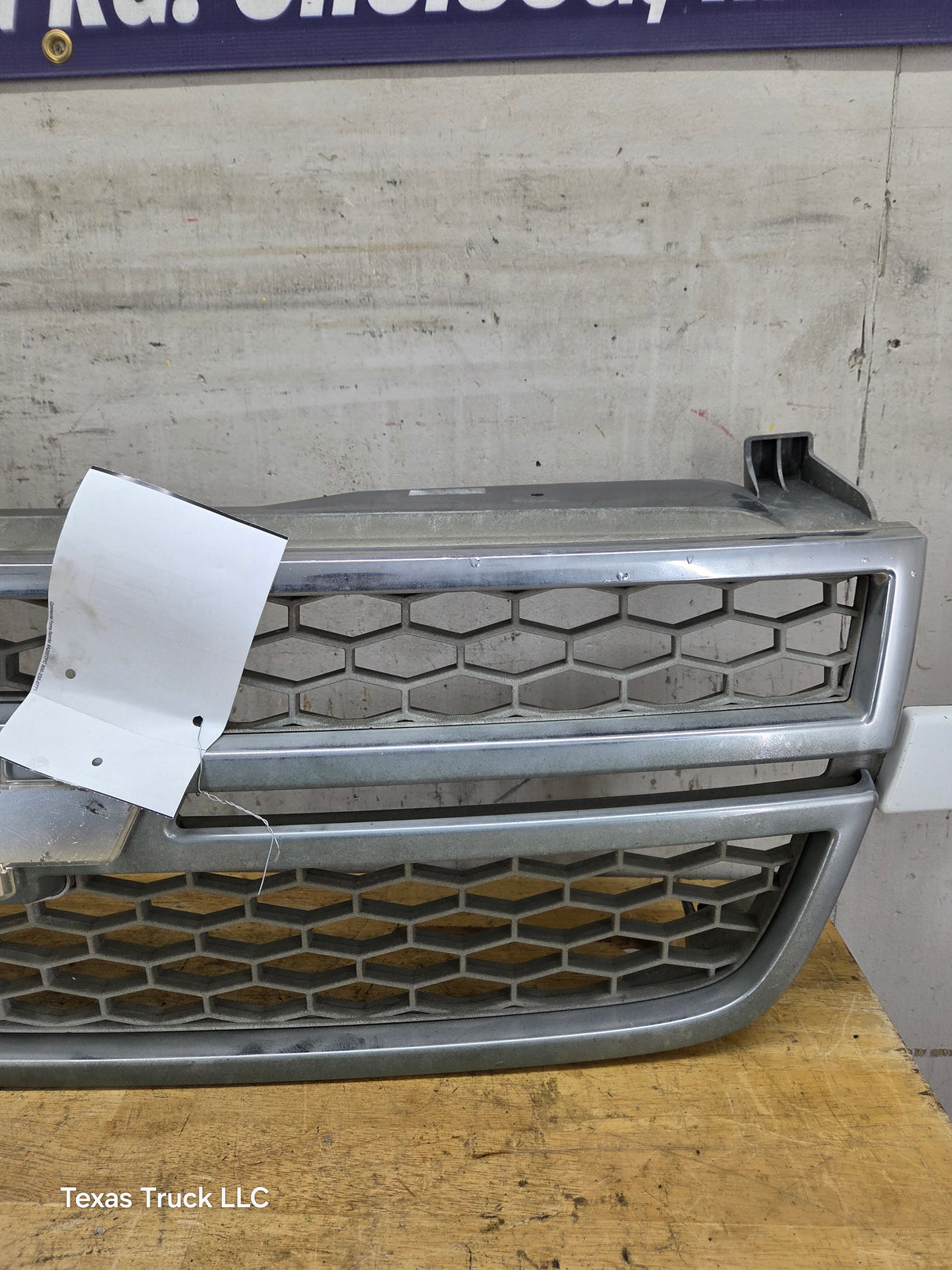 2003-2006 Chevrolet Silverado 2500 HD 3500HD 'Cateye' HD Grill OEM - Chrome