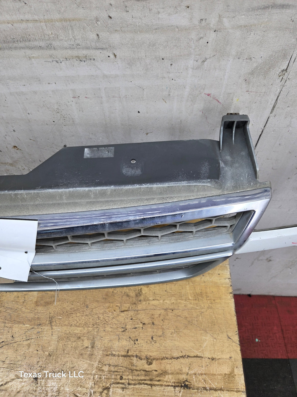 2003-2006 Chevrolet Silverado 2500 HD 3500HD 'Cateye' HD Grill OEM - Chrome