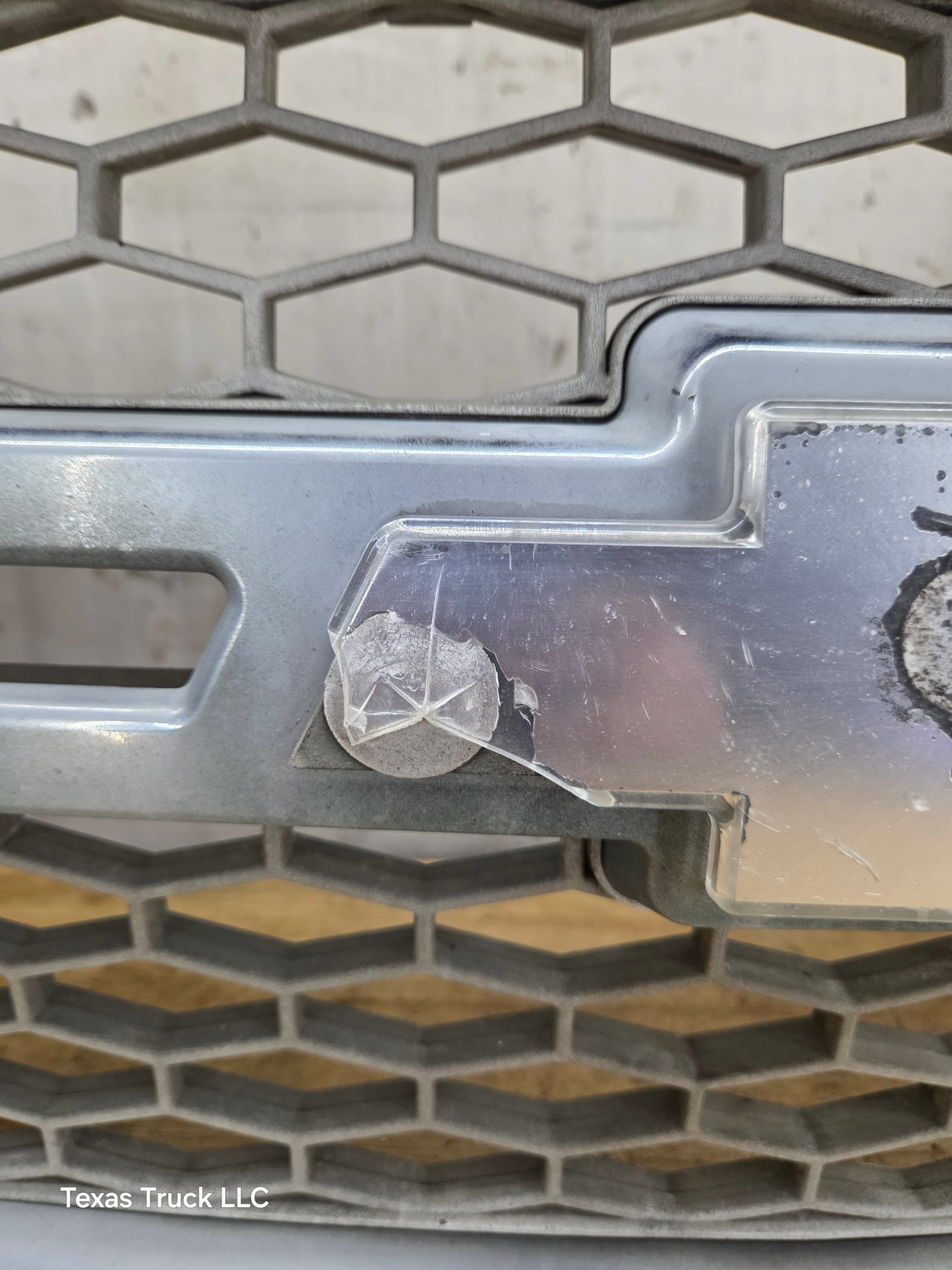 2003-2006 Chevrolet Silverado 2500 HD 3500HD 'Cateye' HD Grill OEM - Chrome