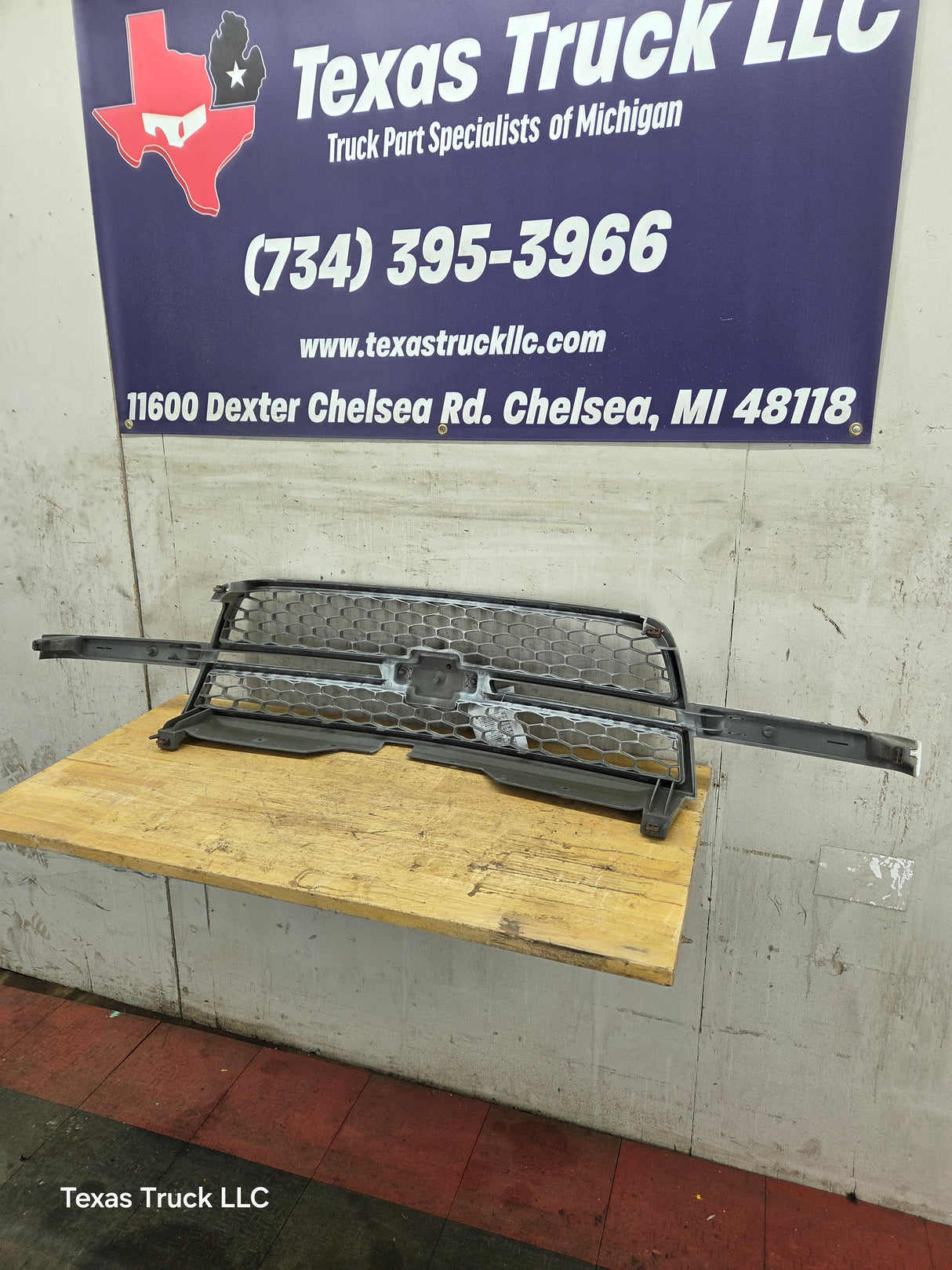 2003-2006 Chevrolet Silverado 2500 HD 3500HD 'Cateye' HD Grill OEM - Chrome