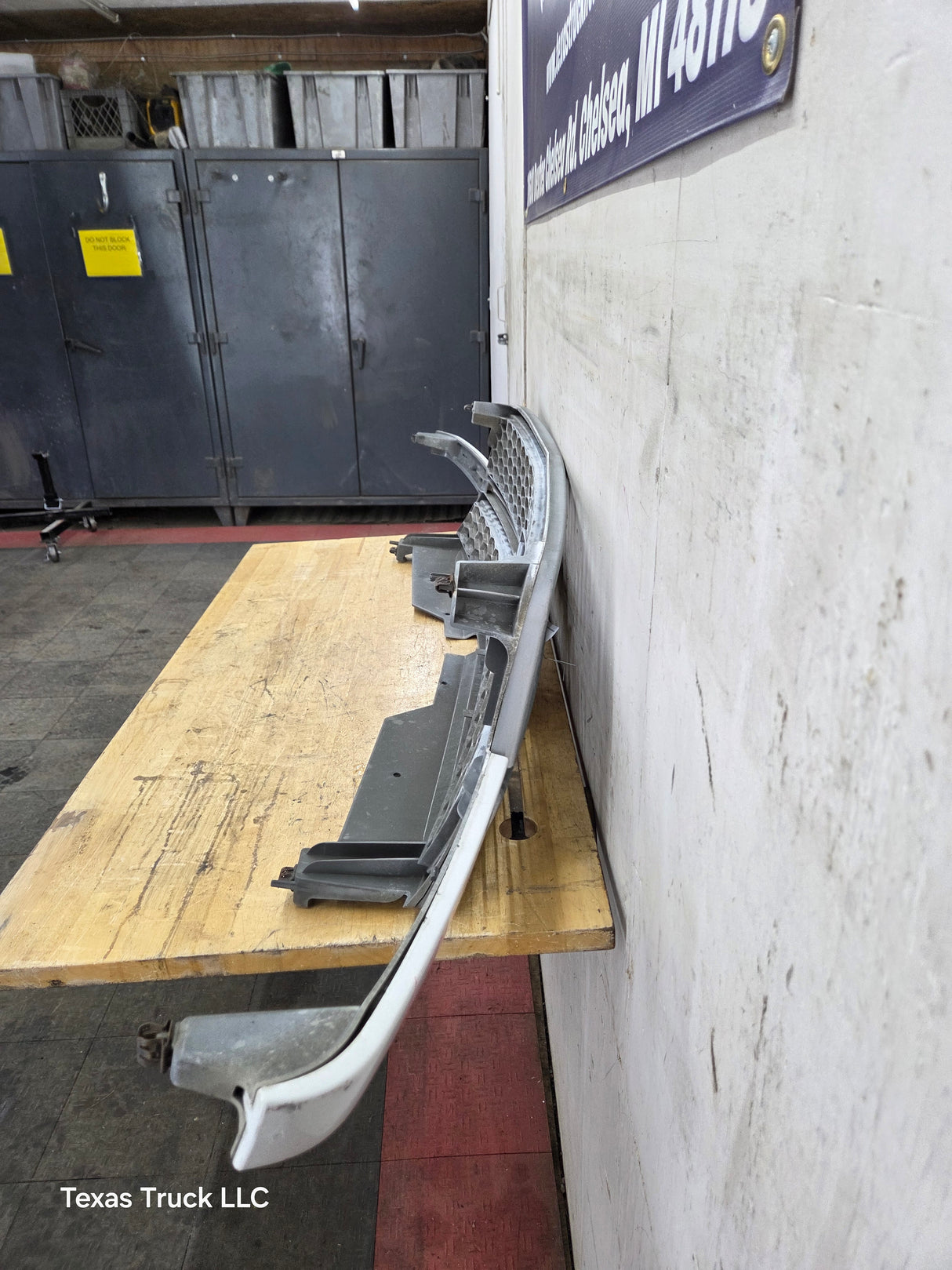 2003-2006 Chevrolet Silverado 2500 HD 3500HD 'Cateye' HD Grill OEM - Chrome