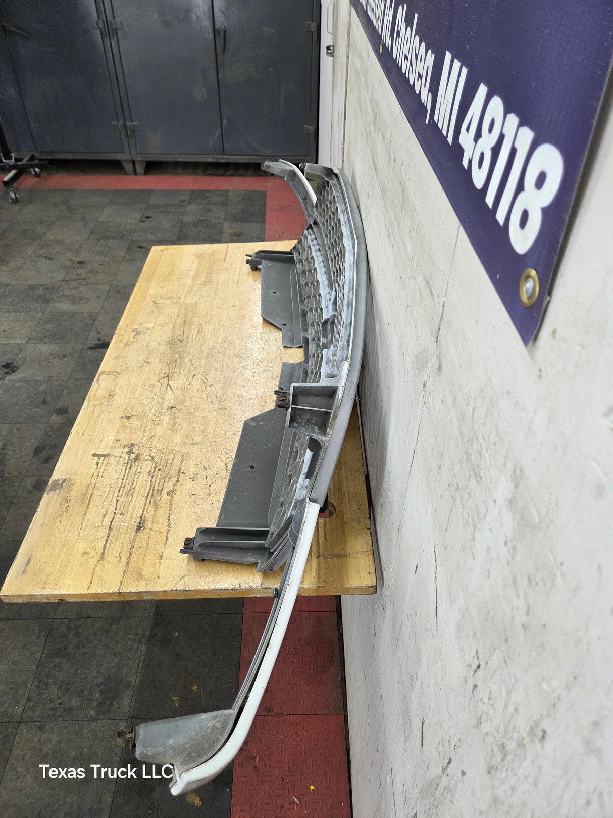 2003-2006 Chevrolet Silverado 2500 HD 3500HD 'Cateye' HD Grill OEM - Chrome