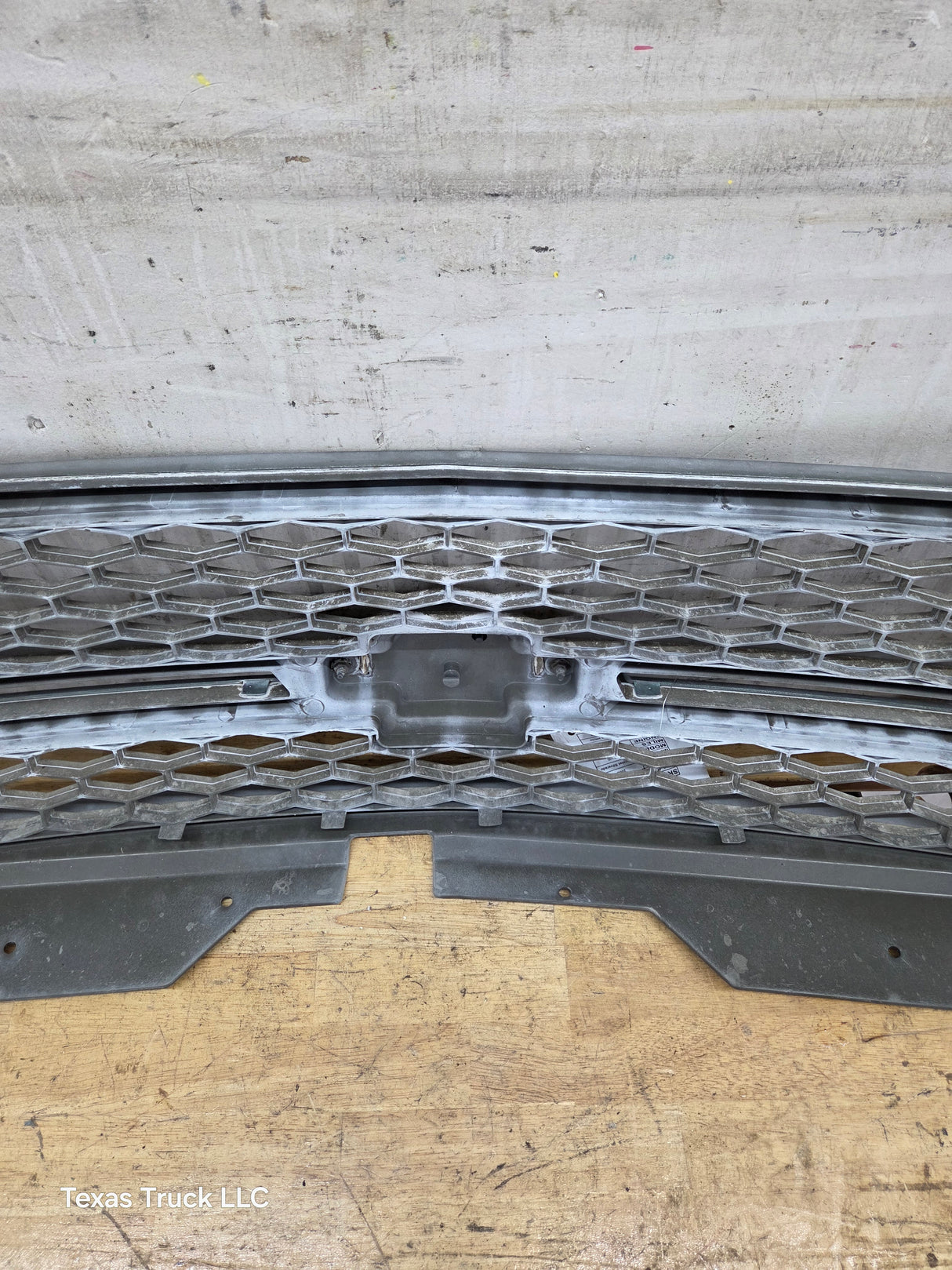 2003-2006 Chevrolet Silverado 2500 HD 3500HD 'Cateye' HD Grill OEM - Chrome