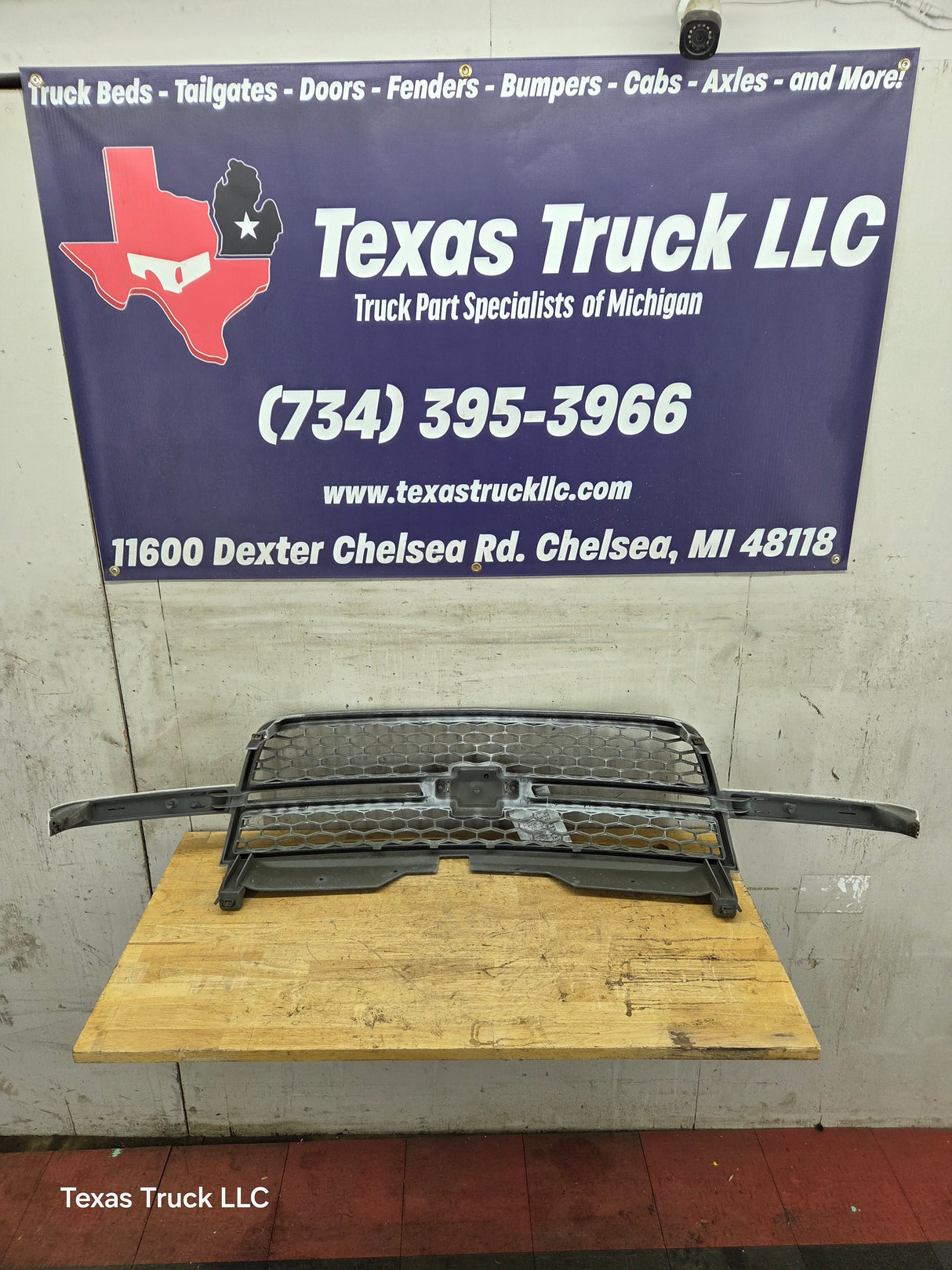 2003-2006 Chevrolet Silverado 2500 HD 3500HD 'Cateye' HD Grill OEM - Chrome