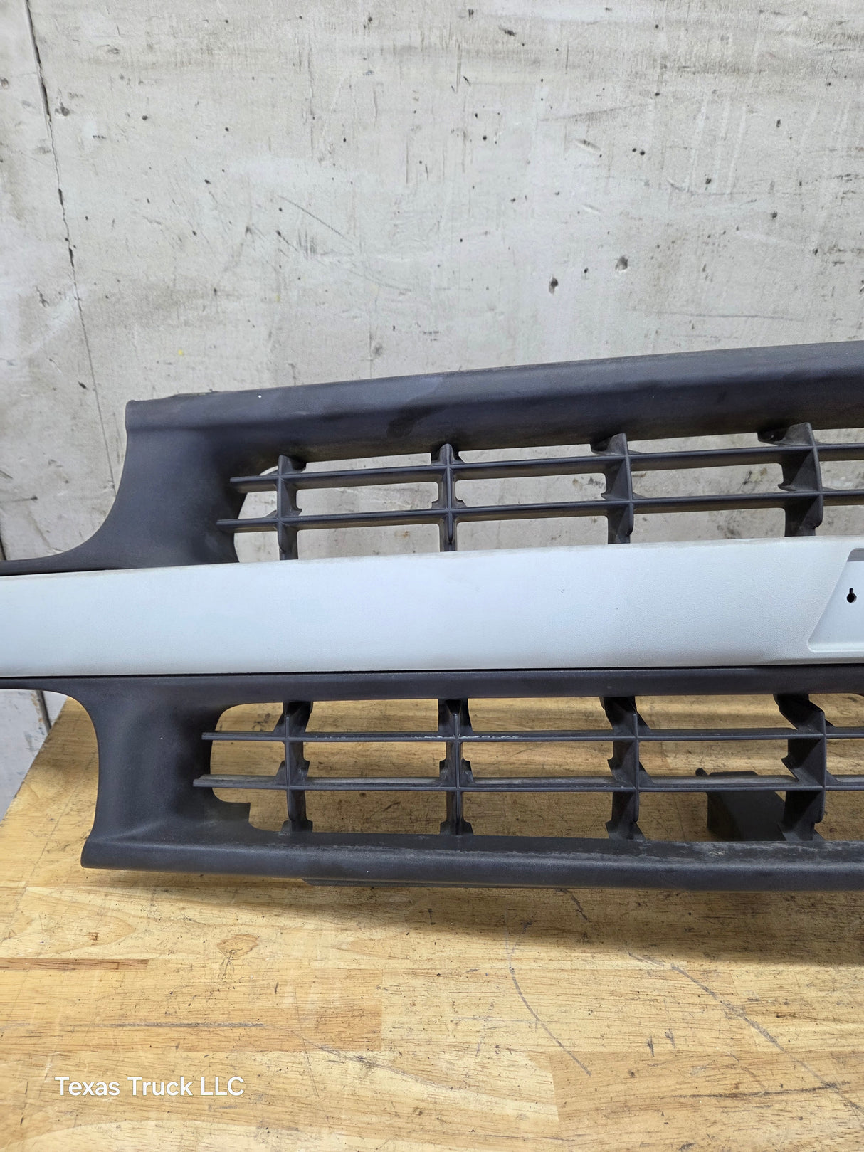 1999-2002 Chevrolet Silverado 1500 2500 3500 Grill OEM