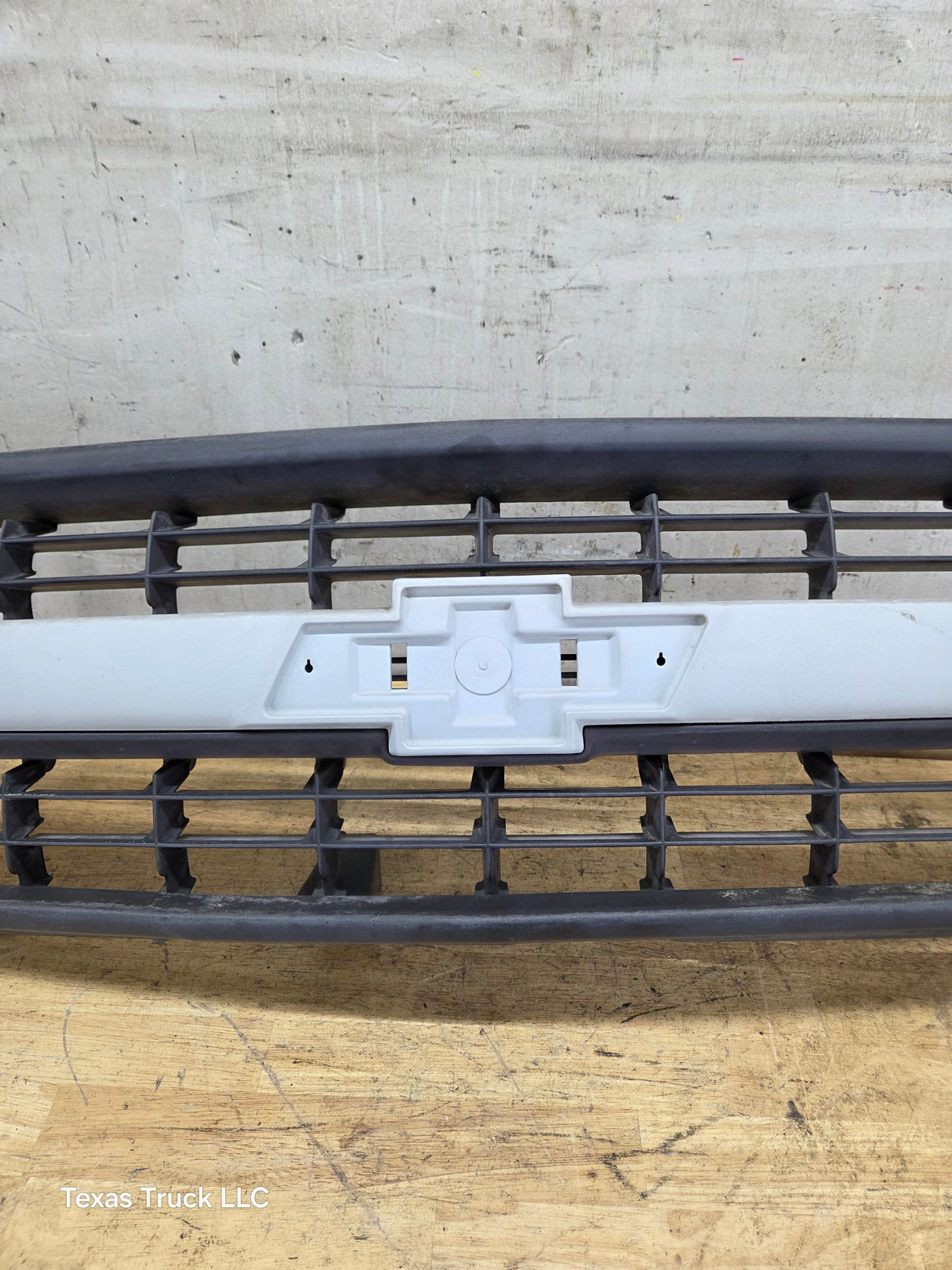 1999-2002 Chevrolet Silverado 1500 2500 3500 Grill OEM