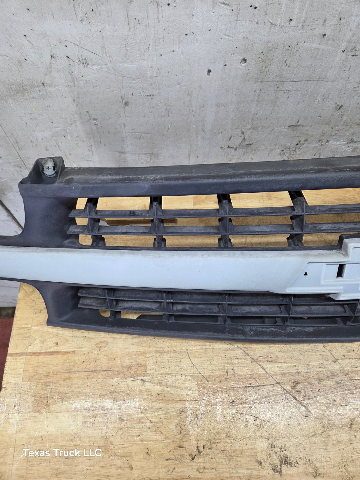 1999-2002 Chevrolet Silverado 1500 2500 3500 Grill OEM