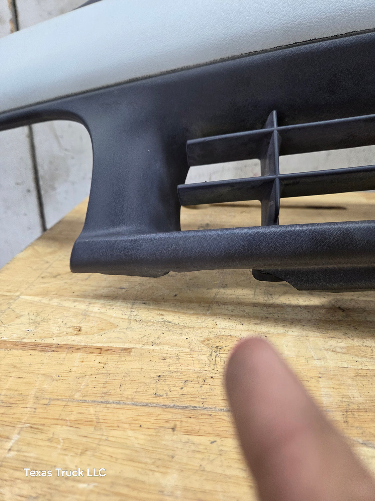 1999-2002 Chevrolet Silverado 1500 2500 3500 Grill OEM