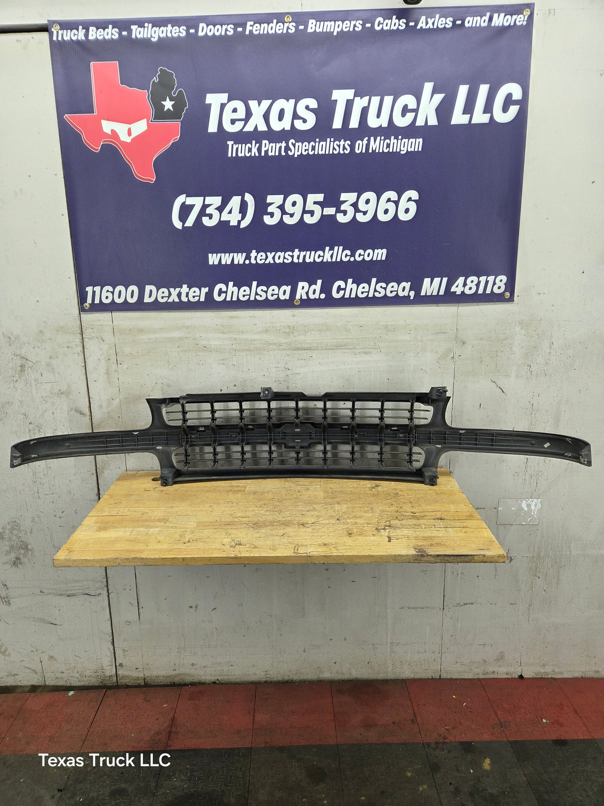 1999-2002 Chevrolet Silverado 1500 2500 3500 Grill OEM