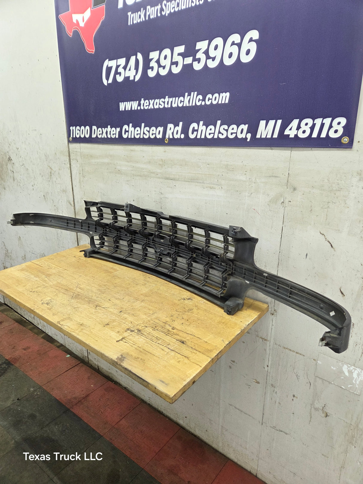 1999-2002 Chevrolet Silverado 1500 2500 3500 Grill OEM