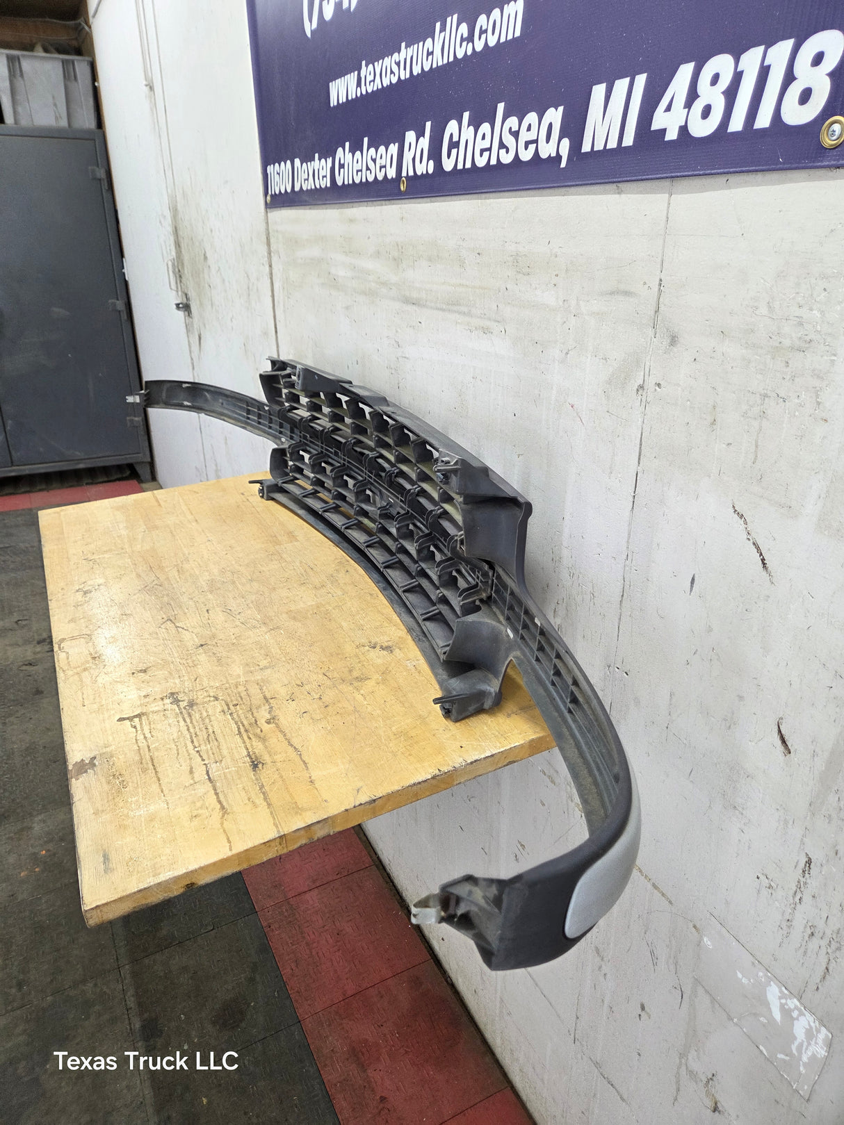 1999-2002 Chevrolet Silverado 1500 2500 3500 Grill OEM