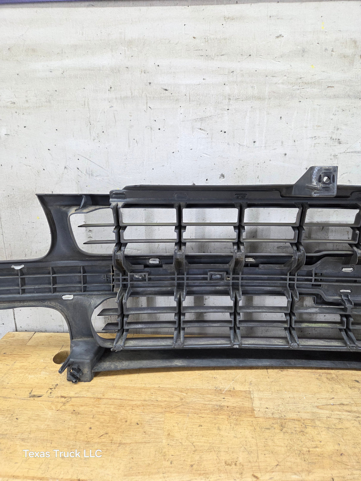 1999-2002 Chevrolet Silverado 1500 2500 3500 Grill OEM