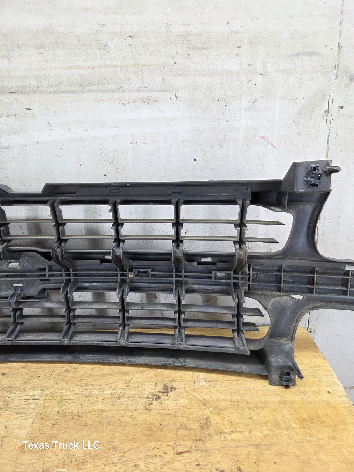 1999-2002 Chevrolet Silverado 1500 2500 3500 Grill OEM