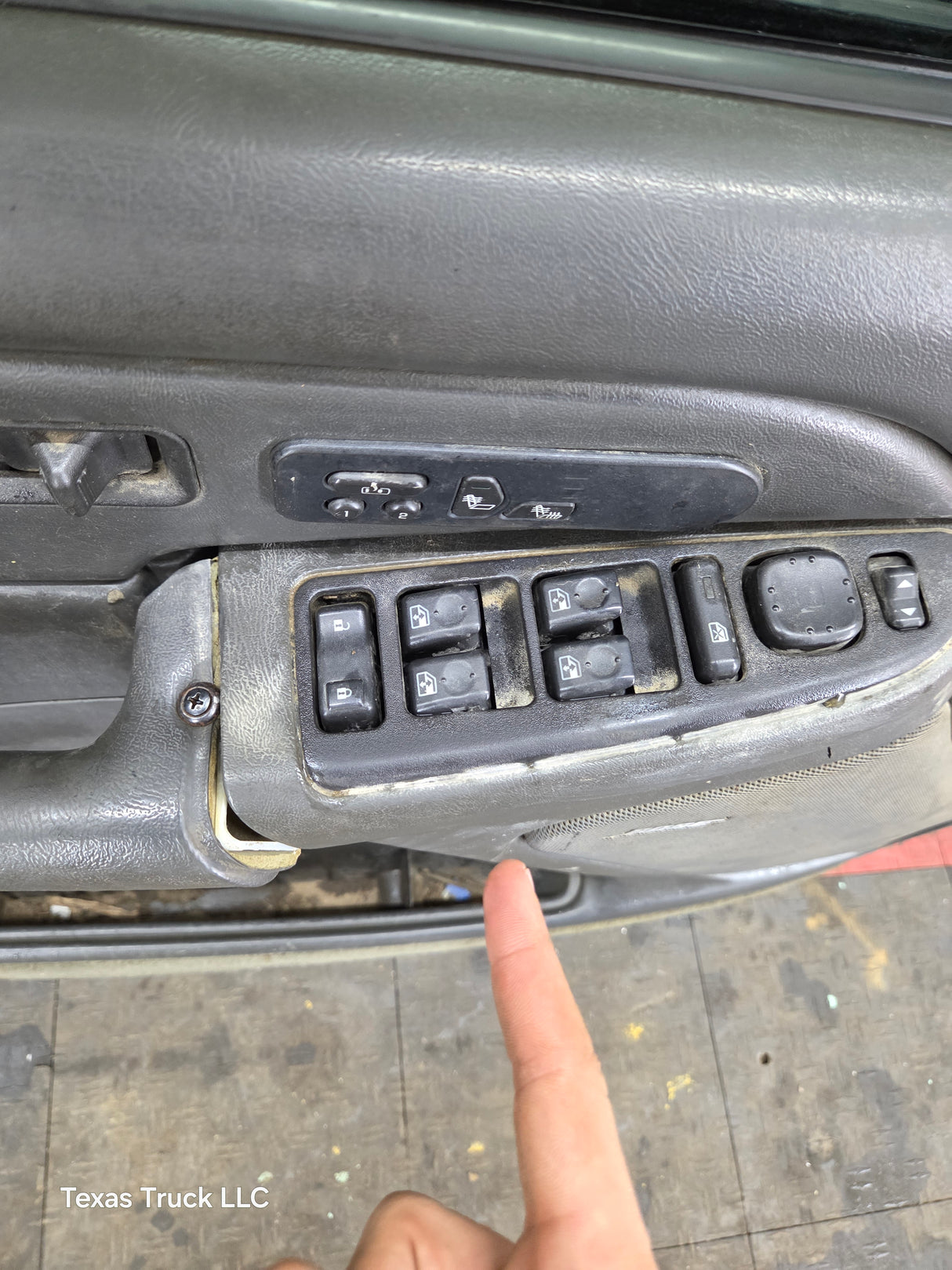 1999-2006 Chevrolet Silverado / GMC Sierra 1500 2500 3500 HD Front Driver Side Door LH - Fine Silver Birch Metallic