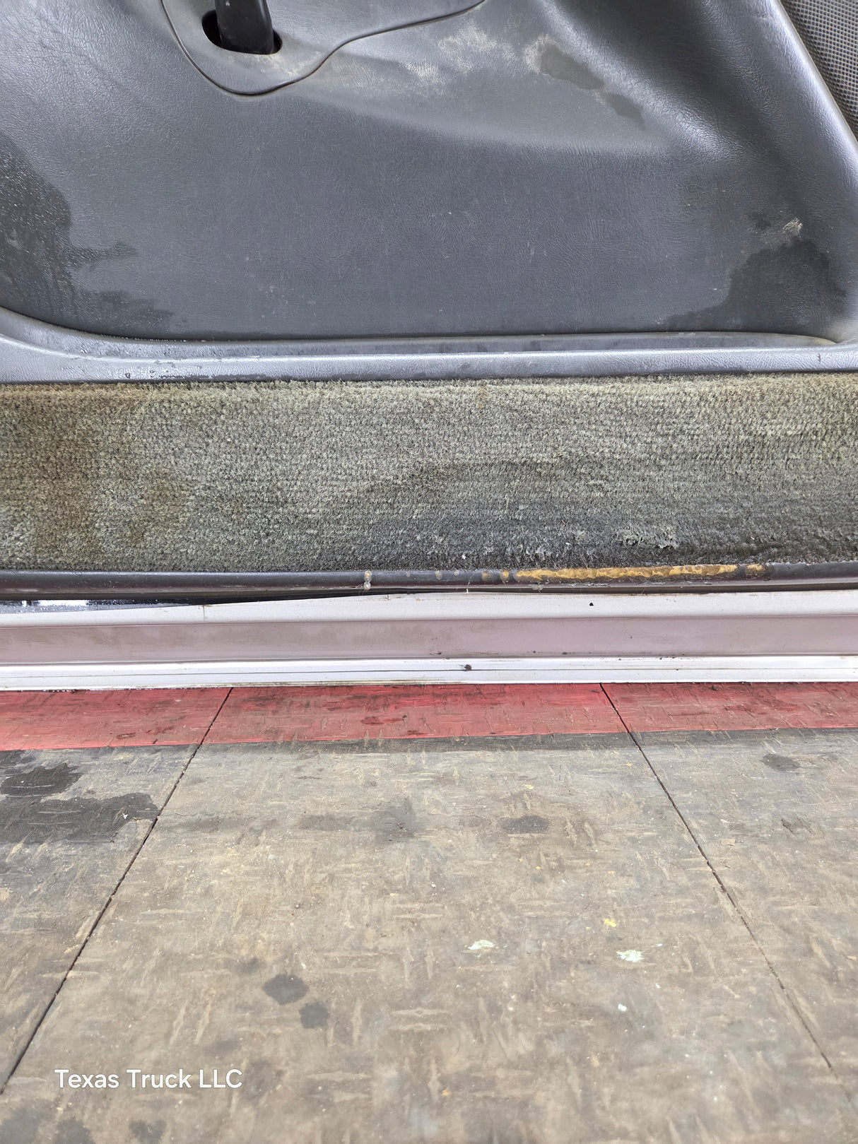 1999-2006 Chevrolet Silverado / GMC Sierra 1500 2500 3500 HD Front Driver Side Door LH - Fine Silver Birch Metallic