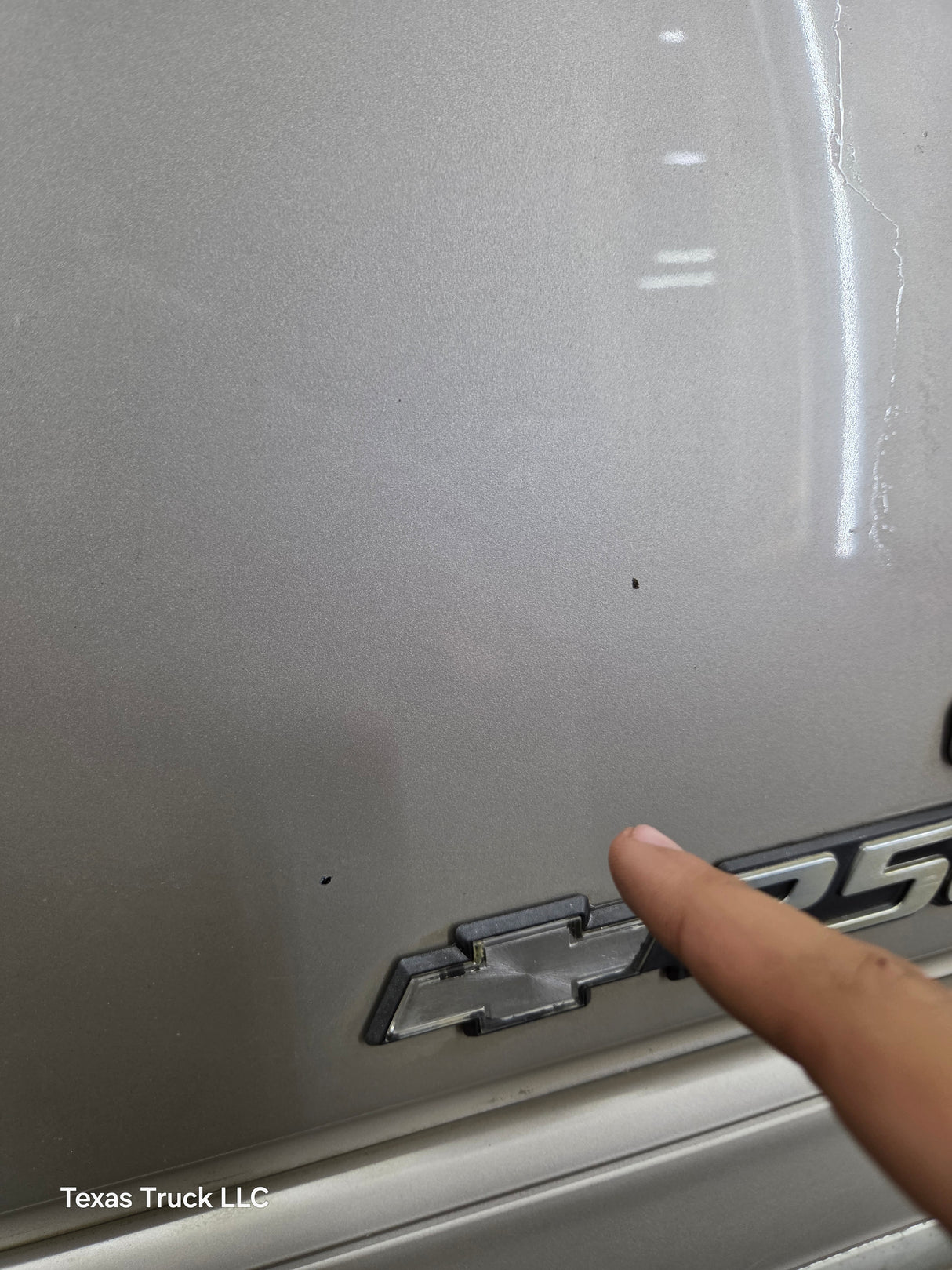 1999-2006 Chevrolet Silverado / GMC Sierra 1500 2500 3500 HD Front Passenger side Door RH - Fine Silver Birch Metallic