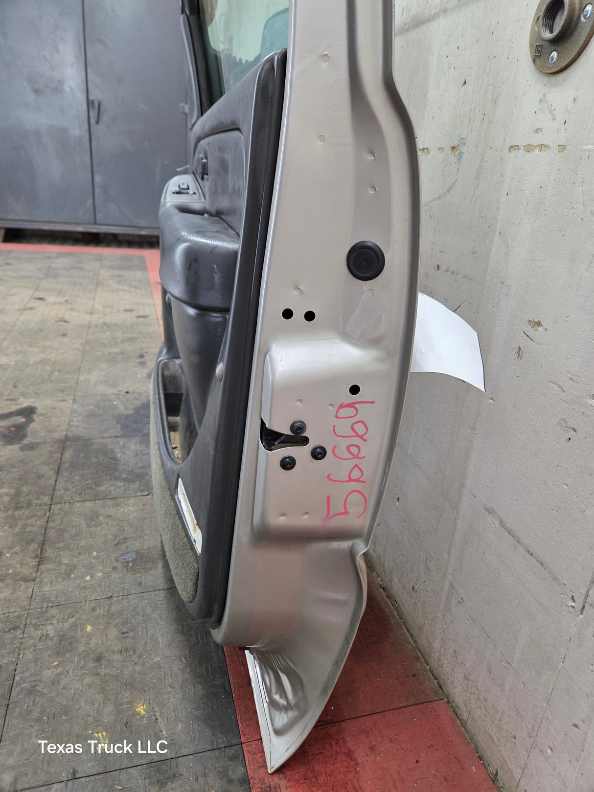 1999-2006 Chevrolet Silverado / GMC Sierra 1500 2500 3500 HD Front Passenger side Door RH - Fine Silver Birch Metallic