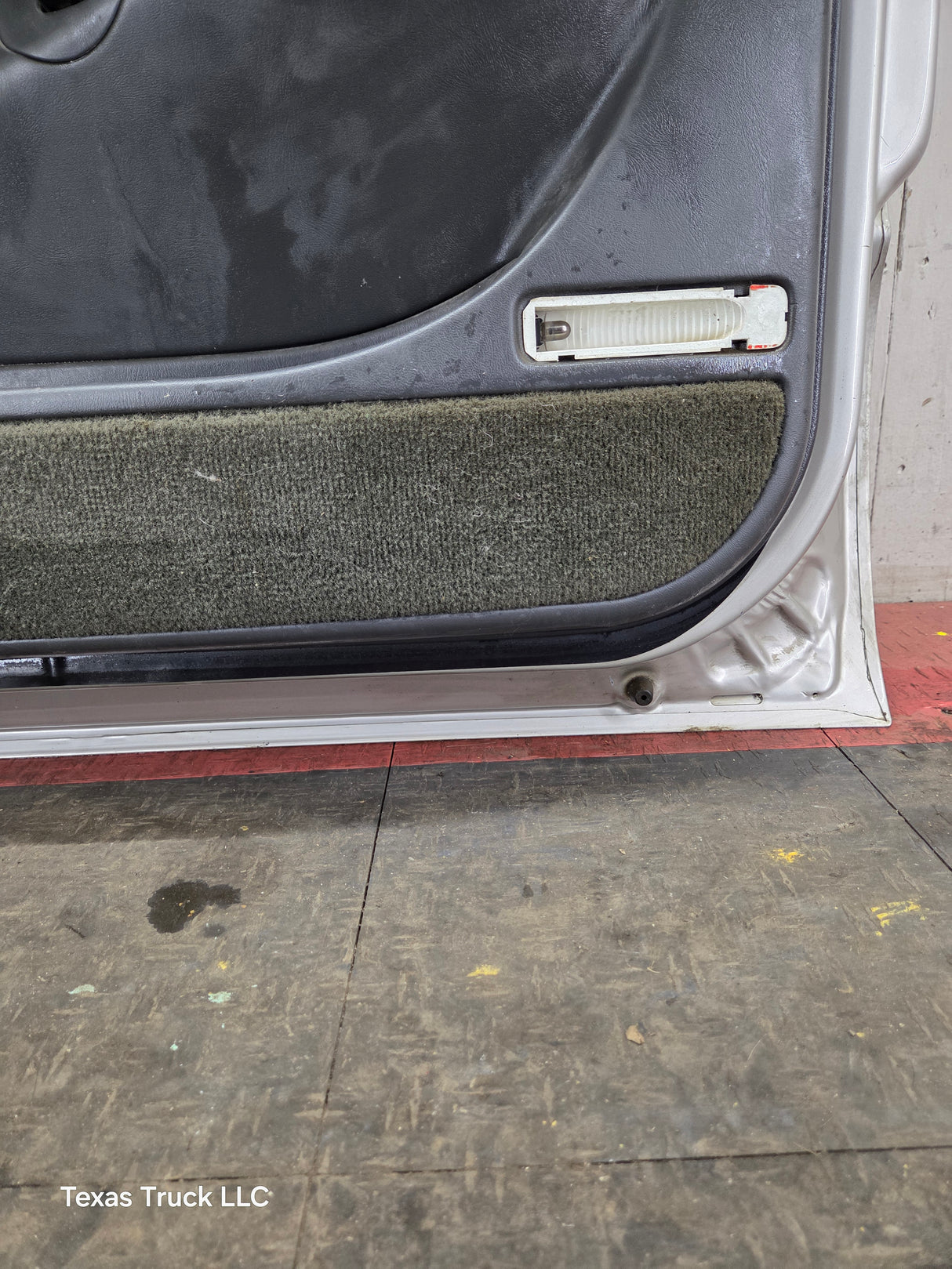 1999-2006 Chevrolet Silverado / GMC Sierra 1500 2500 3500 HD Front Passenger side Door RH - Fine Silver Birch Metallic