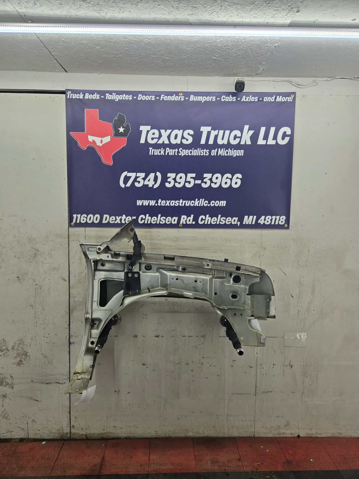 2003-2007 Chevrolet Silverado / Tahoe / Suburban 1500 2500 3500 HD LH Driver Side "Cateye" Front Fender - Fine Silver Birch Metallic