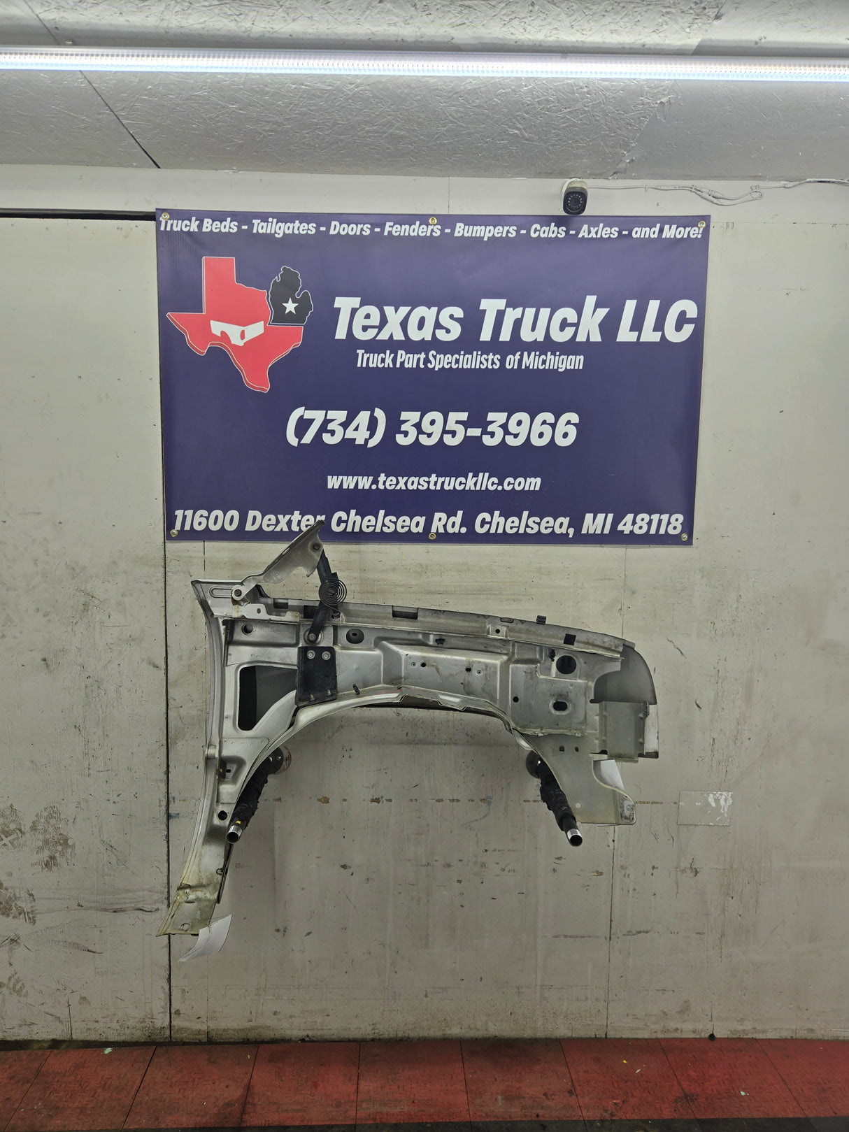 2003-2007 Chevrolet Silverado / Tahoe / Suburban 1500 2500 3500 HD LH Driver Side "Cateye" Front Fender - Fine Silver Birch Metallic