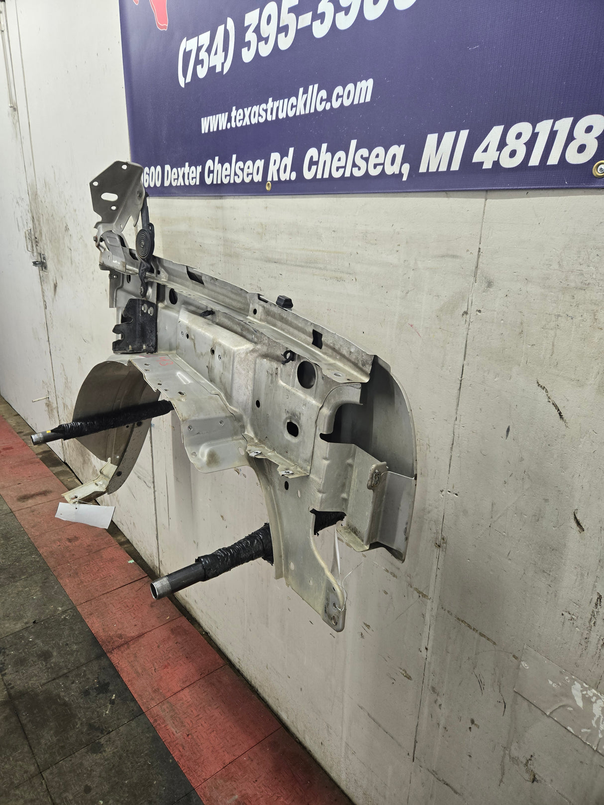 2003-2007 Chevrolet Silverado / Tahoe / Suburban 1500 2500 3500 HD LH Driver Side "Cateye" Front Fender - Fine Silver Birch Metallic