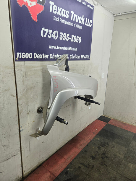 2003-2007 Chevrolet Silverado / Tahoe / Suburban 1500 2500 3500 HD RH Passenger Side "Cateye" Front Fender - Fine Silver Birch Metallic