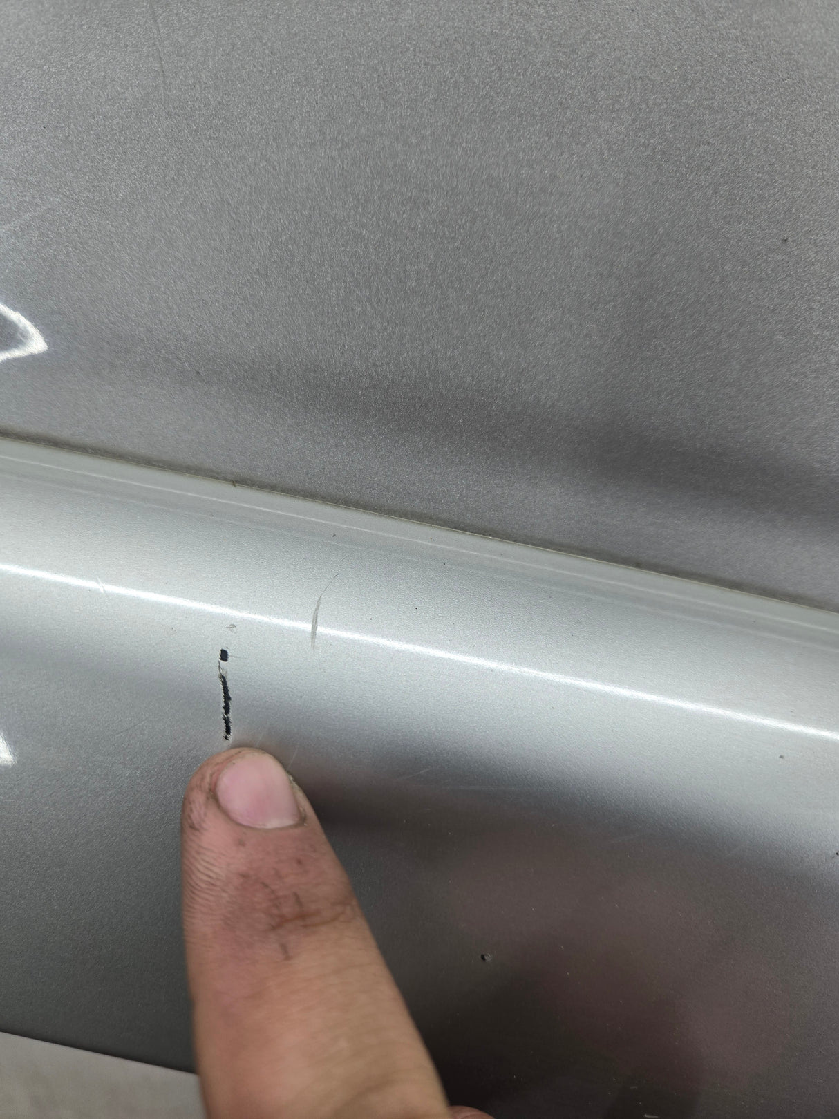 2003-2007 Chevrolet Silverado / Tahoe / Suburban 1500 2500 3500 HD RH Passenger Side "Cateye" Front Fender - Fine Silver Birch Metallic