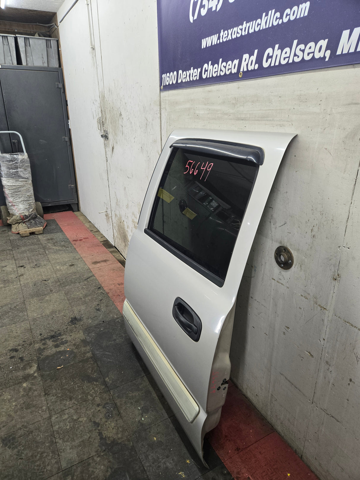 1999-2007 Chevrolet Silverado / GMC Sierra 1500 2500 3500 HD Rear Driver side LH Crew Cab rear door - Fine Silver Birch Metallic