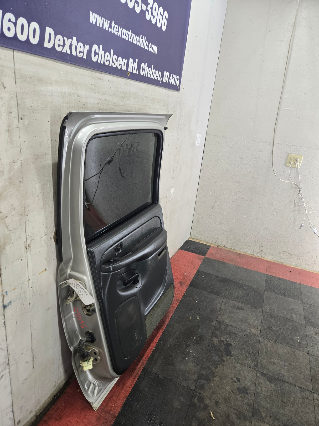 1999-2006 Chevrolet Silverado / GMC Sierra 1500 2500 3500 HD Rear Passenger side Crew Cab rear door RH - Fine Silver Birch Metallic