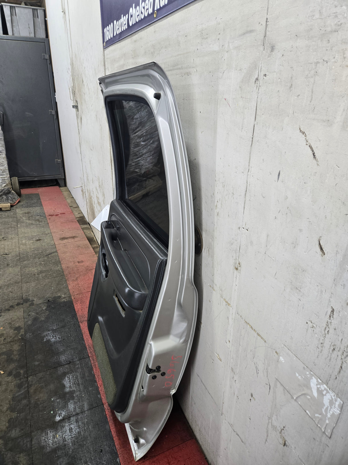 1999-2006 Chevrolet Silverado / GMC Sierra 1500 2500 3500 HD Rear Passenger side Crew Cab rear door RH - Fine Silver Birch Metallic