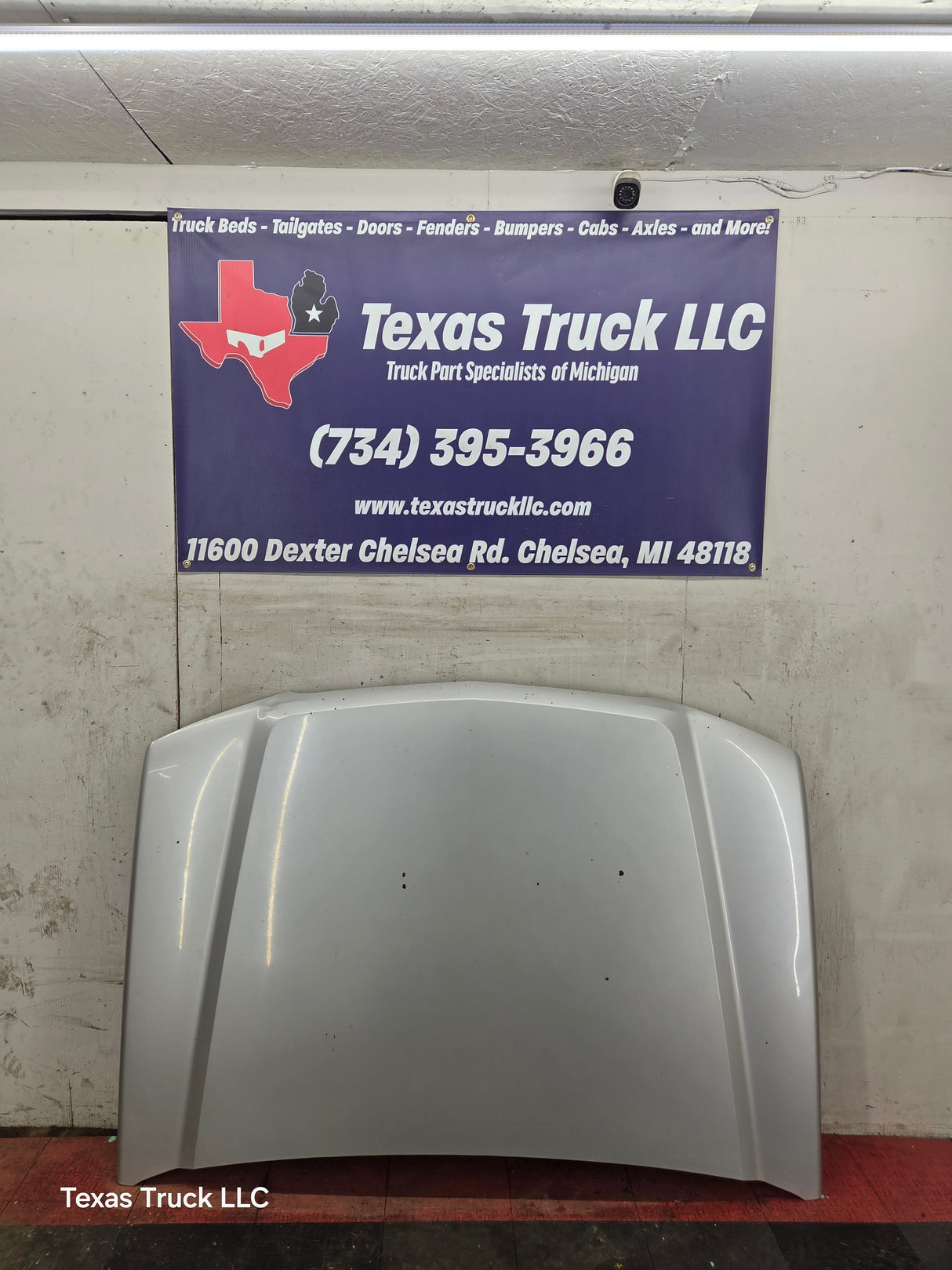 2003-2006 Chevrolet Silverado 2500 3500 Cateye HD Hood OEM - Fine Silver Birch Metallic