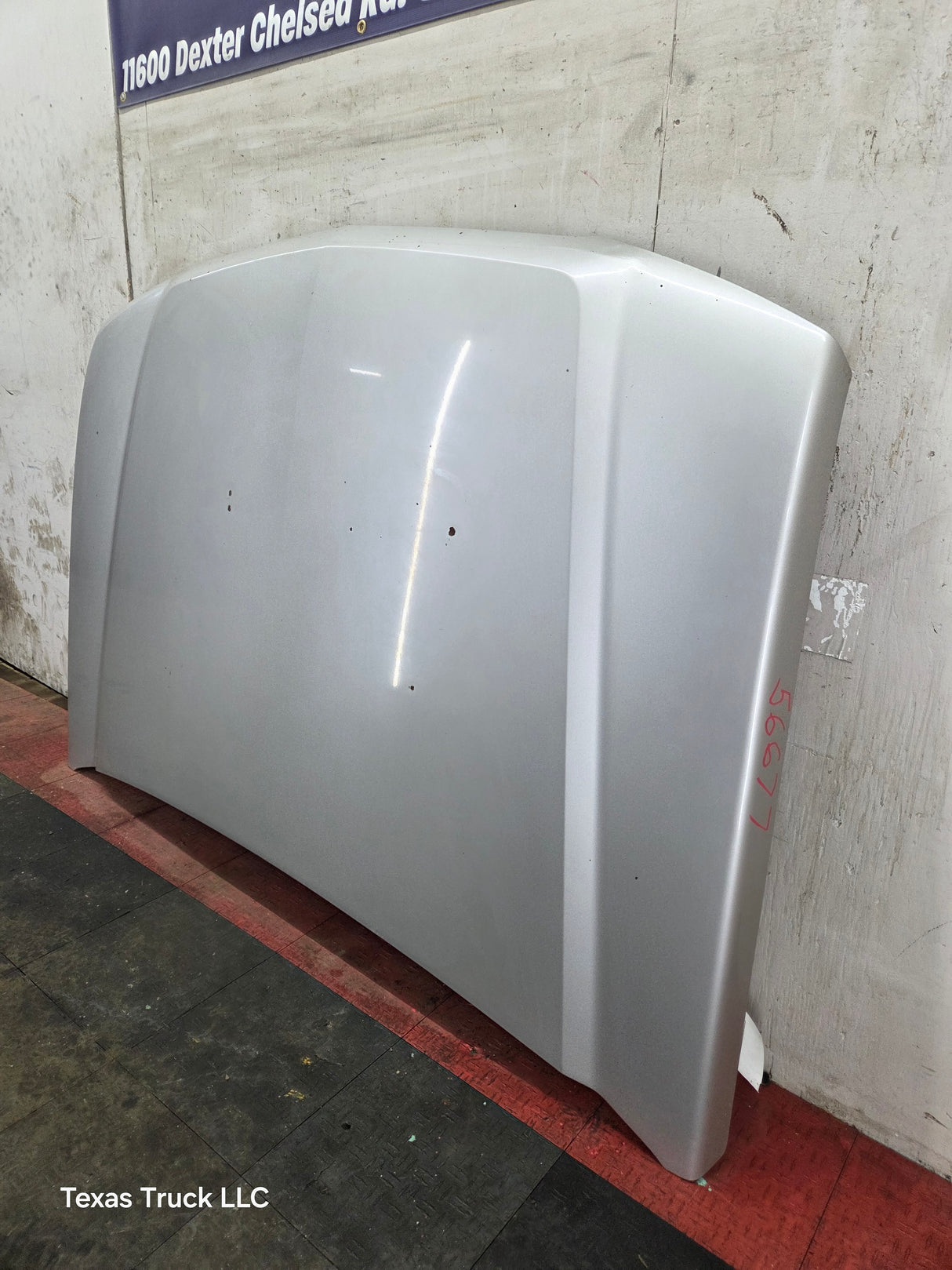 2003-2006 Chevrolet Silverado 2500 3500 Cateye HD Hood OEM - Fine Silver Birch Metallic