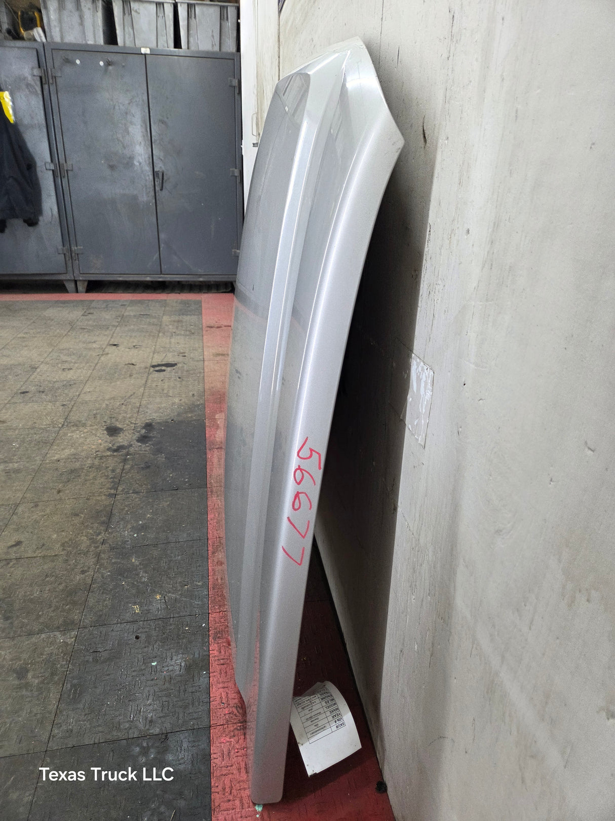 2003-2006 Chevrolet Silverado 2500 3500 Cateye HD Hood OEM - Fine Silver Birch Metallic